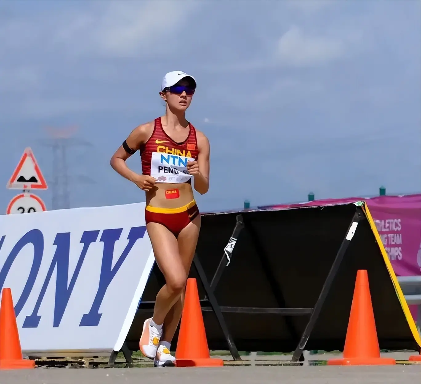 src, AA, 今天东京很 src, AA, 今天东京很