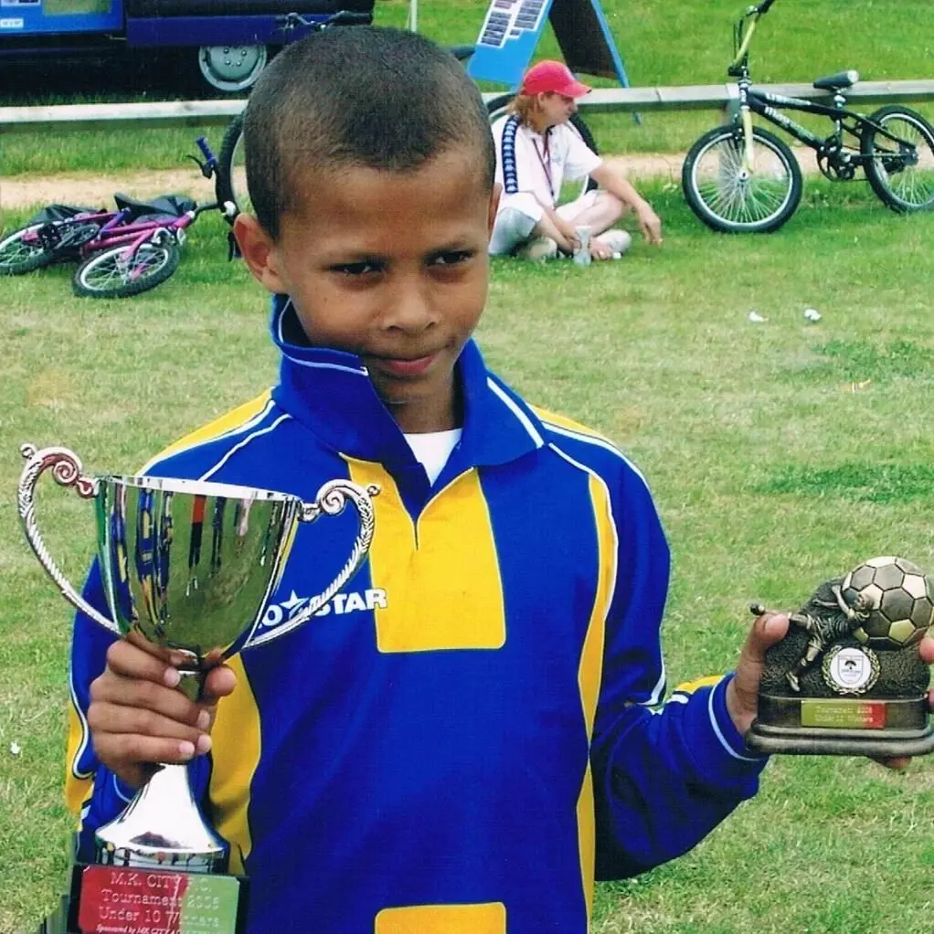 阿里已有长, 亿欧元的身, 亿的大英帝