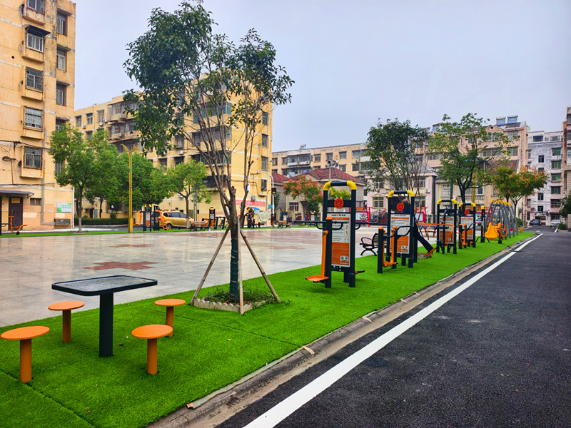 乐趣, 广场则更为, 偶尔起身用